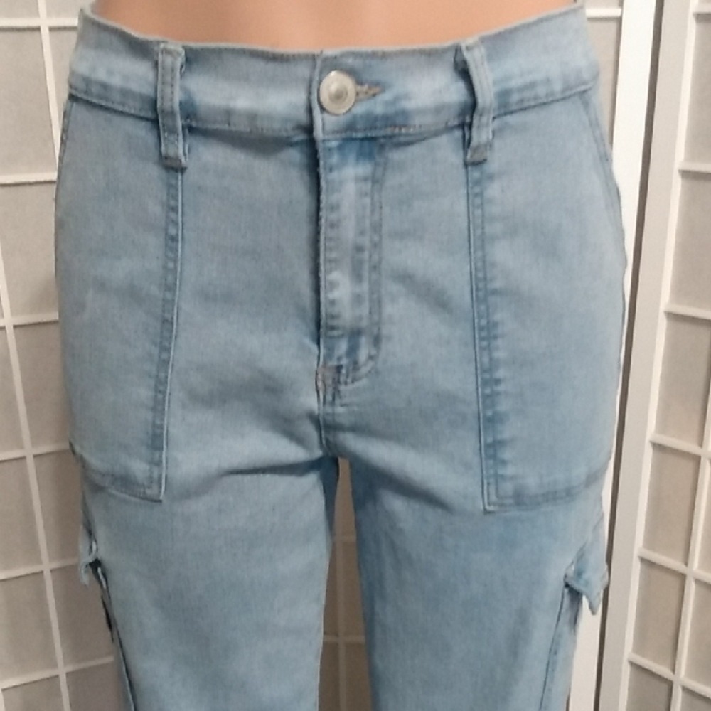 *YMI Women's Light Wash Wide Leg Cargo Jeans Size‎ 9